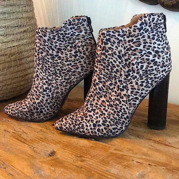 Qupid Leopard Print Chunky Block High Heeled Ankle bootie boots size 7 - Picture 2 of 7
